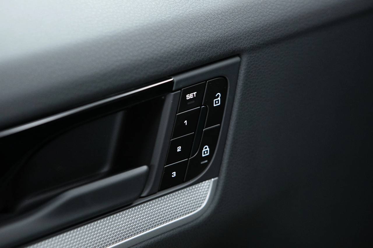 Thumbnail: 2026 Porsche Cayenne - 26