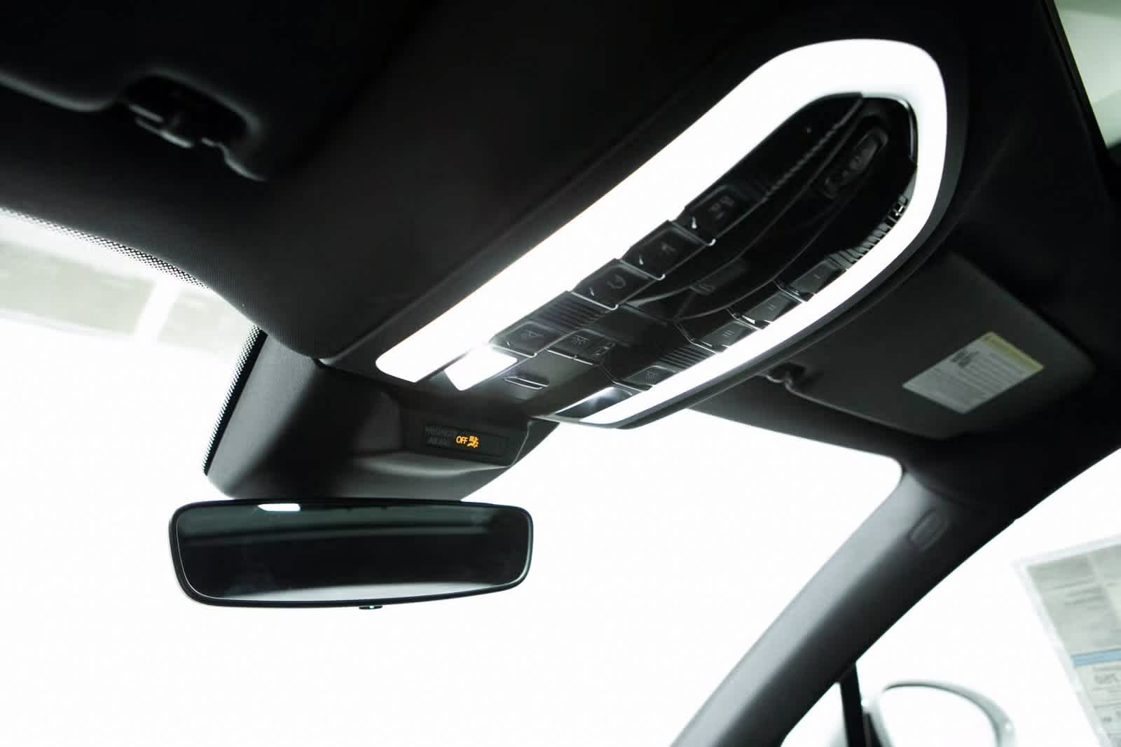 Thumbnail: 2025 Porsche Macan - 24