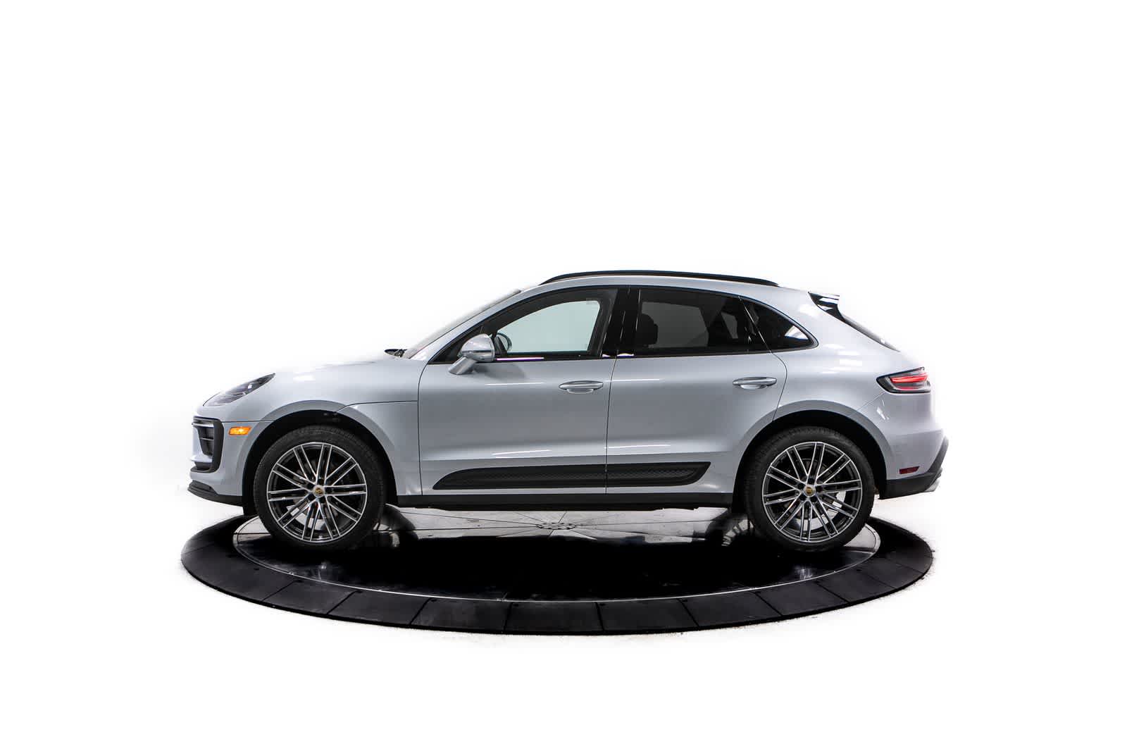 Thumbnail: 2026 Porsche Macan - 2