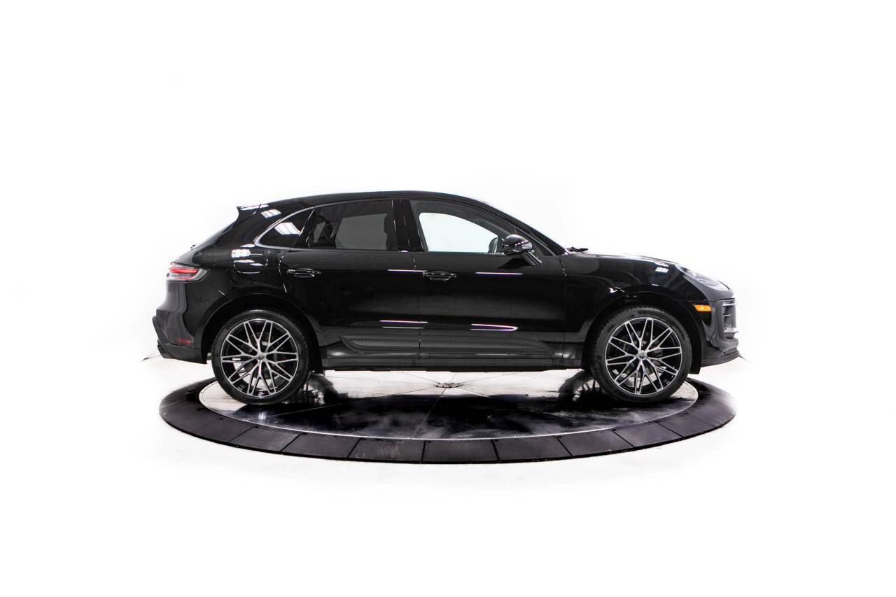 Thumbnail: 2026 Porsche Macan - 8