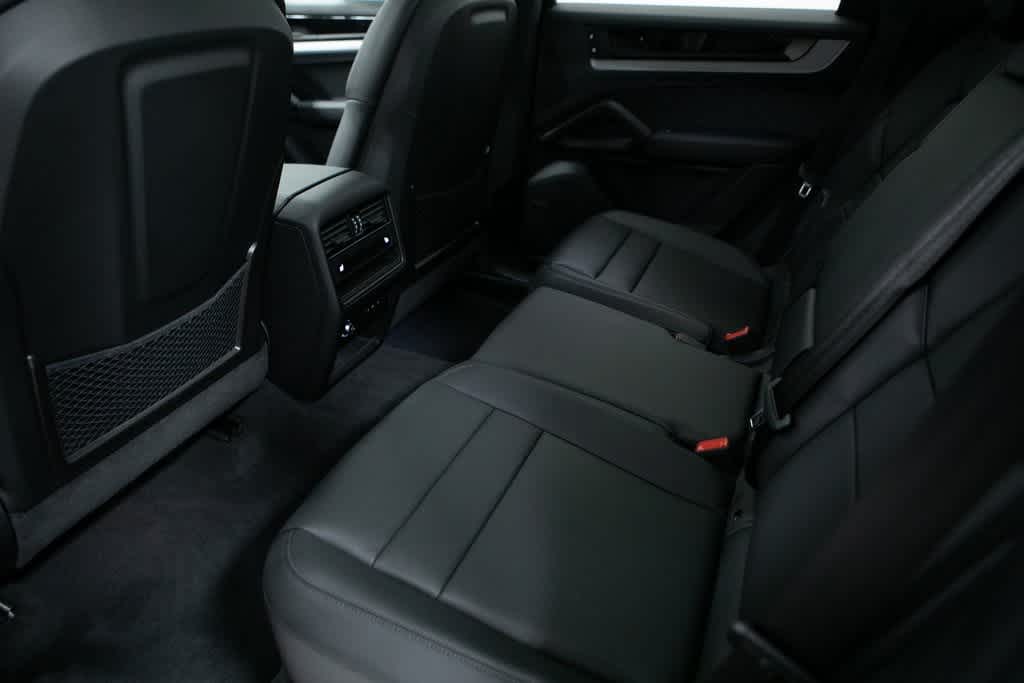 Thumbnail: 2025 Porsche Cayenne - 32