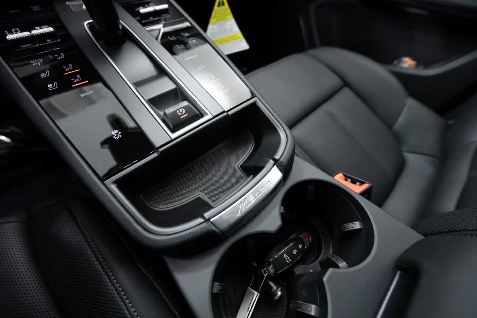 Thumbnail: 2025 Porsche Macan - 26