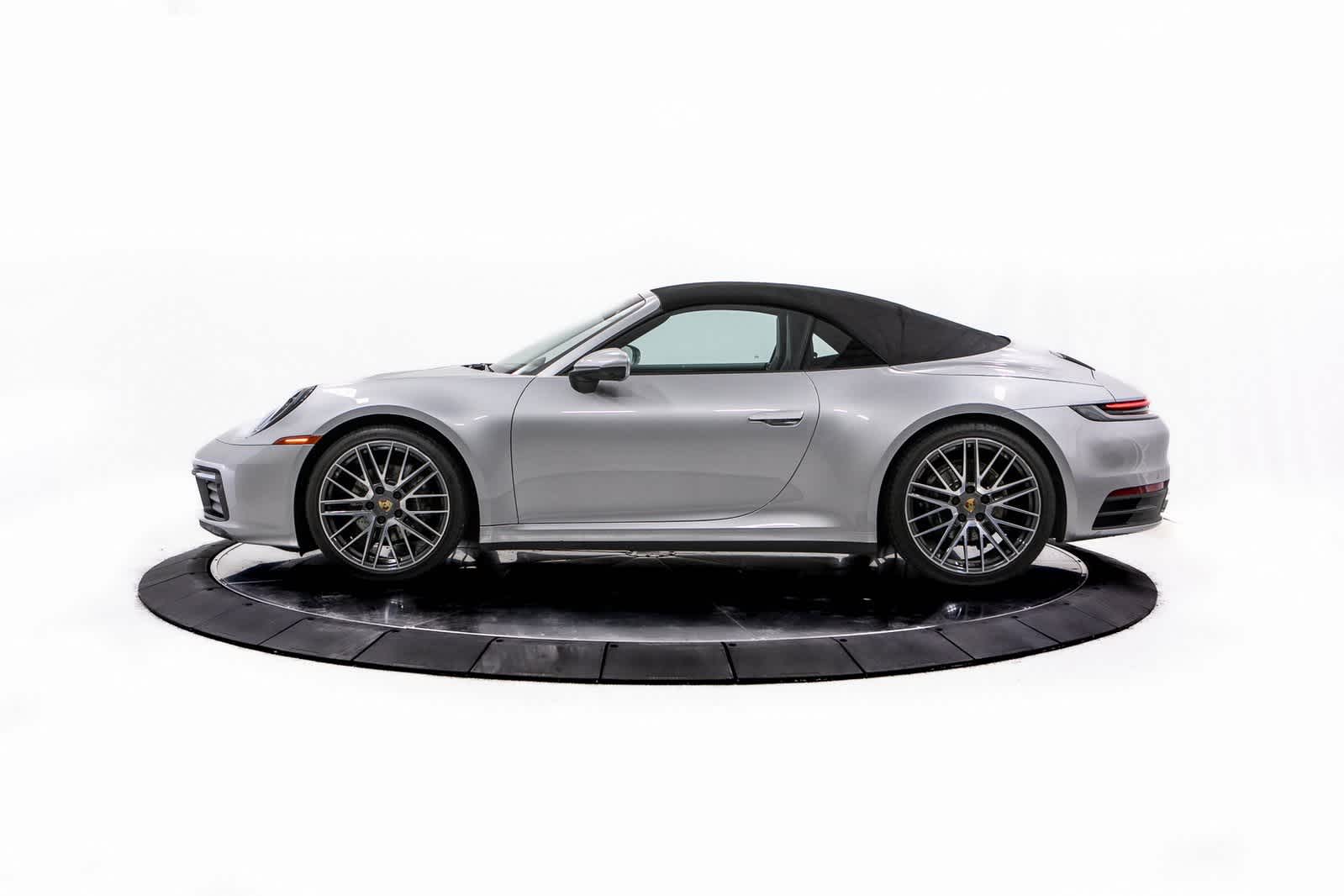 2022 Porsche 911 4 photo 2