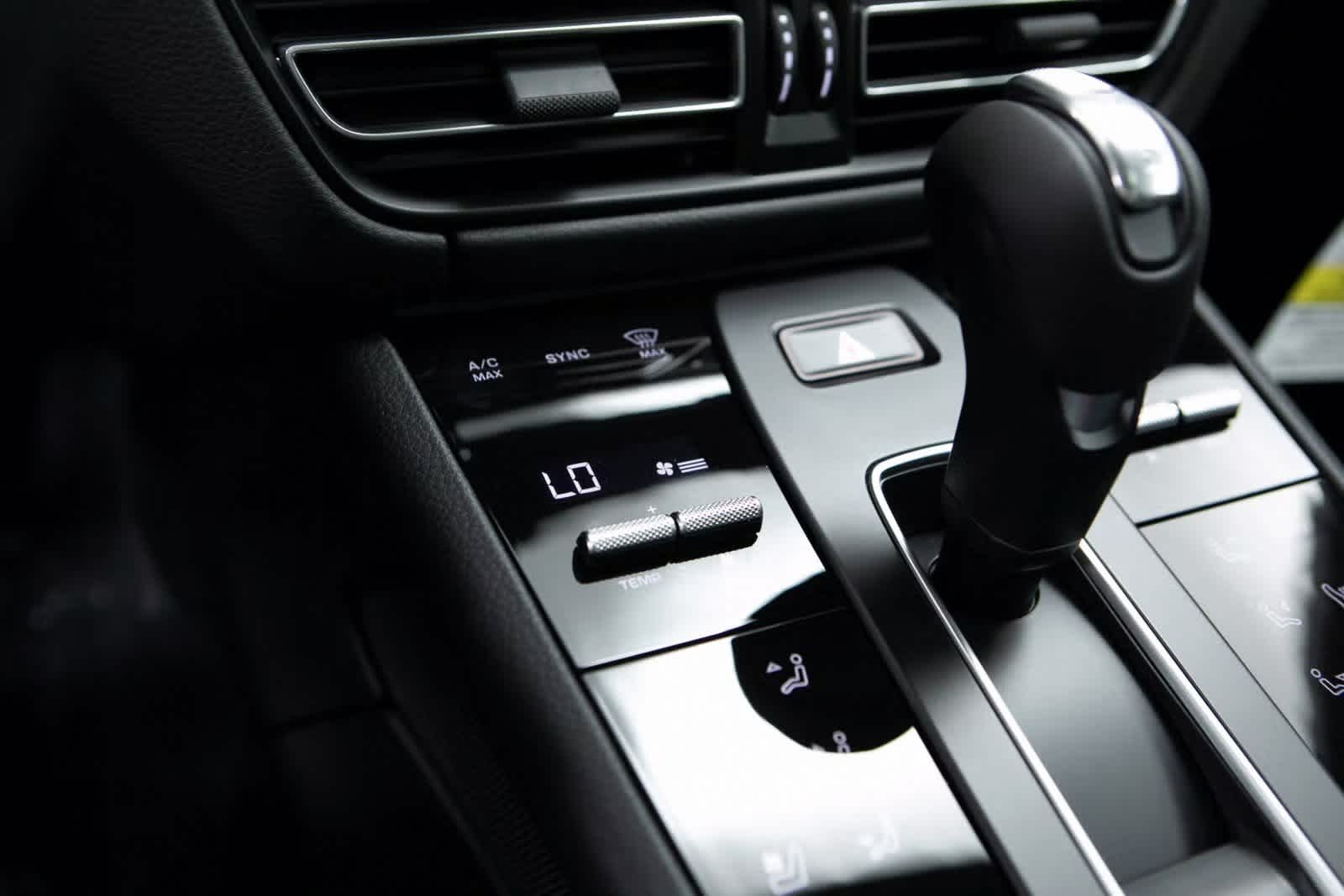 Thumbnail: 2025 Porsche Macan - 23