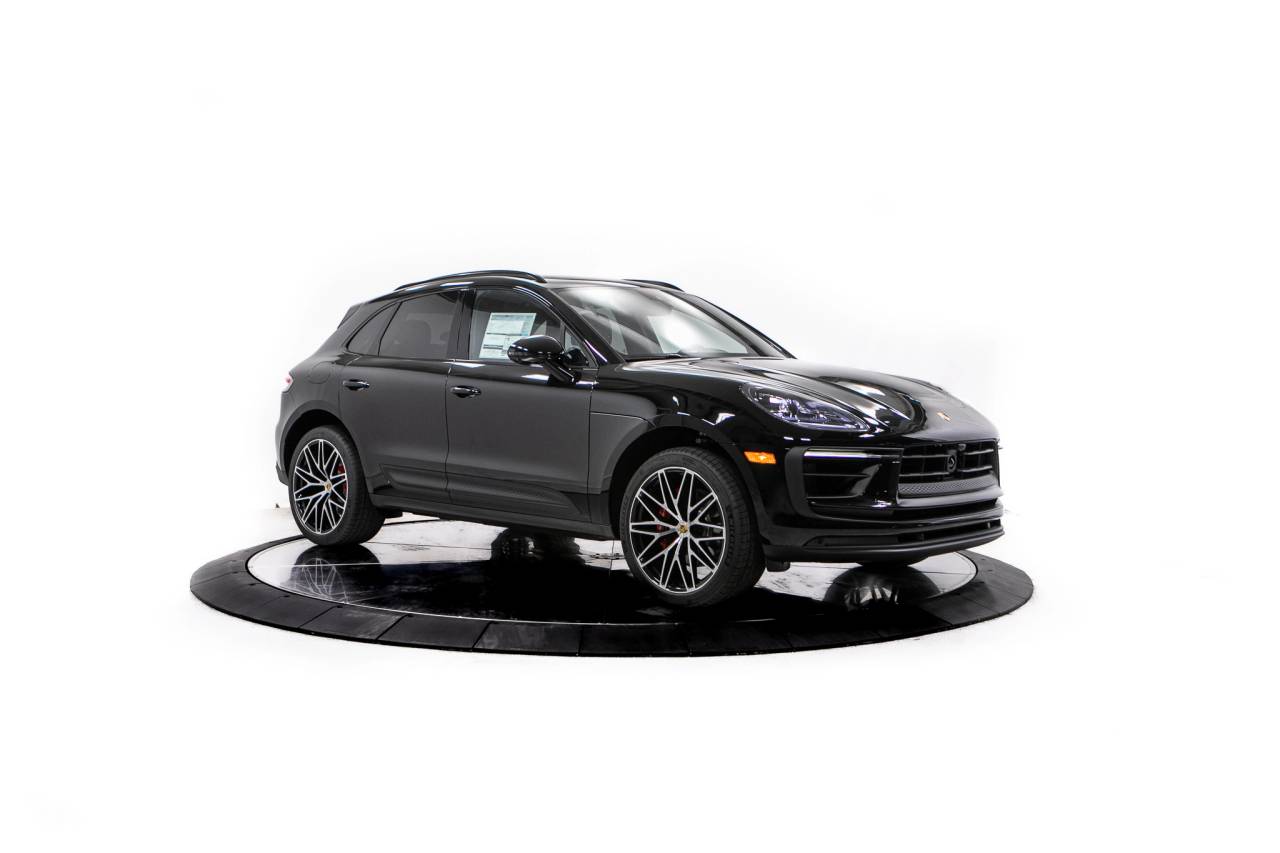 Thumbnail: 2026 Porsche Macan - 9