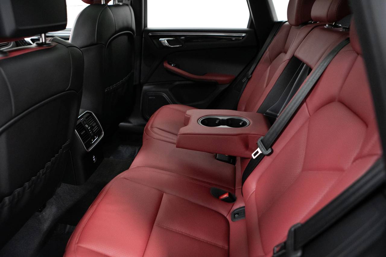Thumbnail: 2026 Porsche Macan - 36