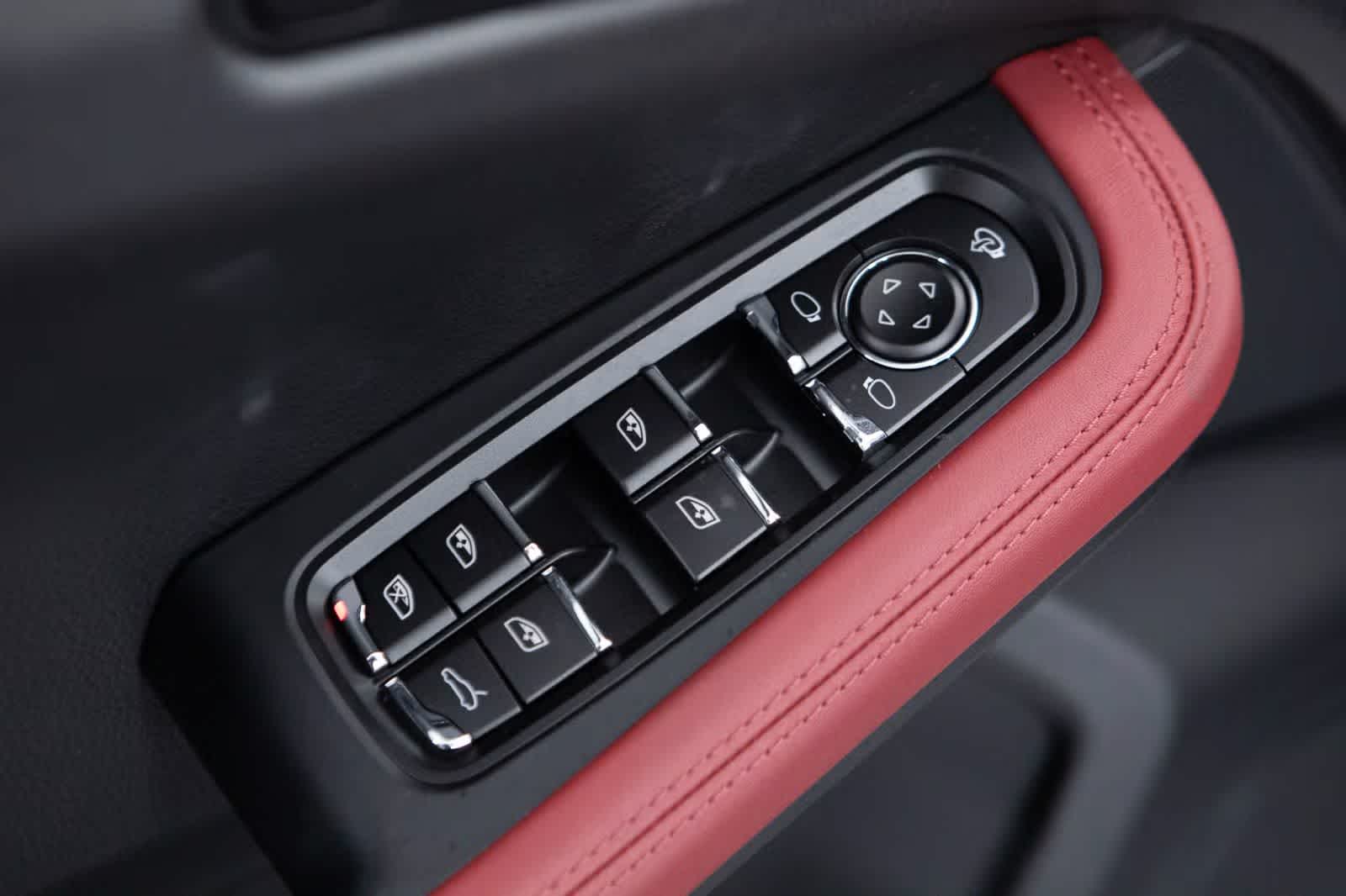 Thumbnail: 2026 Porsche Macan - 26