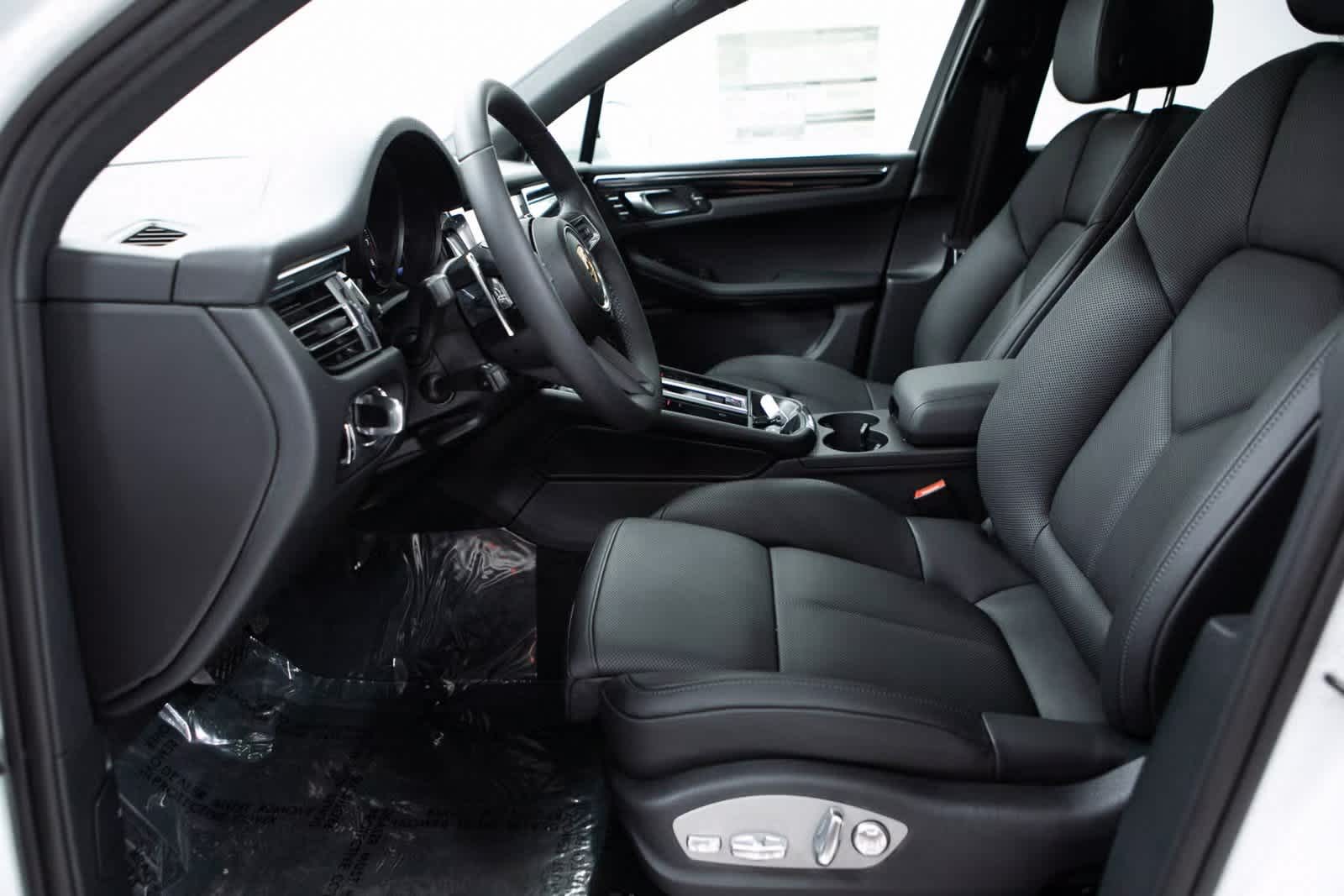 Thumbnail: 2025 Porsche Macan - 17