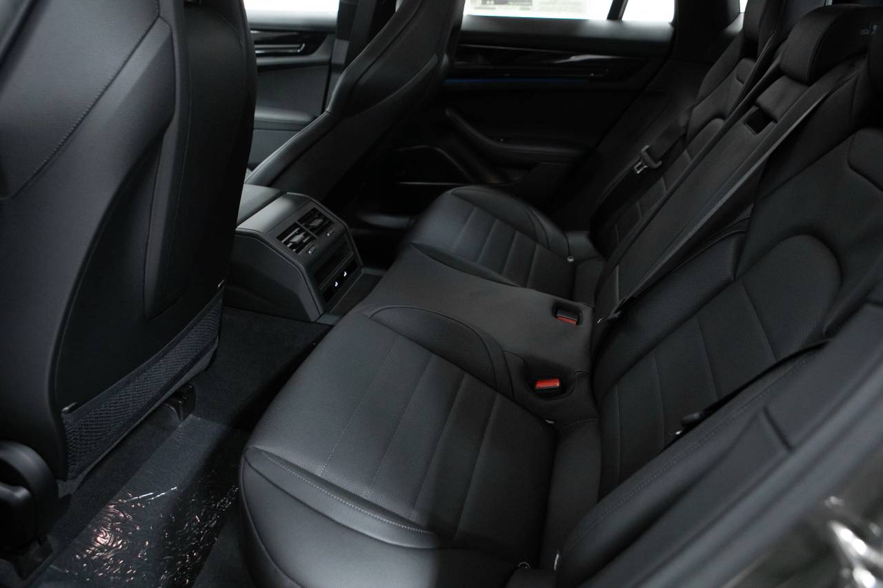 Thumbnail: 2026 Porsche Panamera - 35