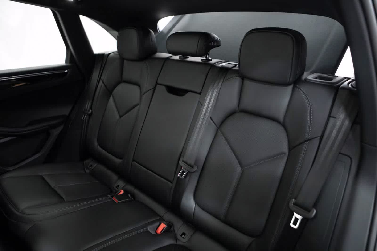 Thumbnail: 2026 Porsche Macan - 36