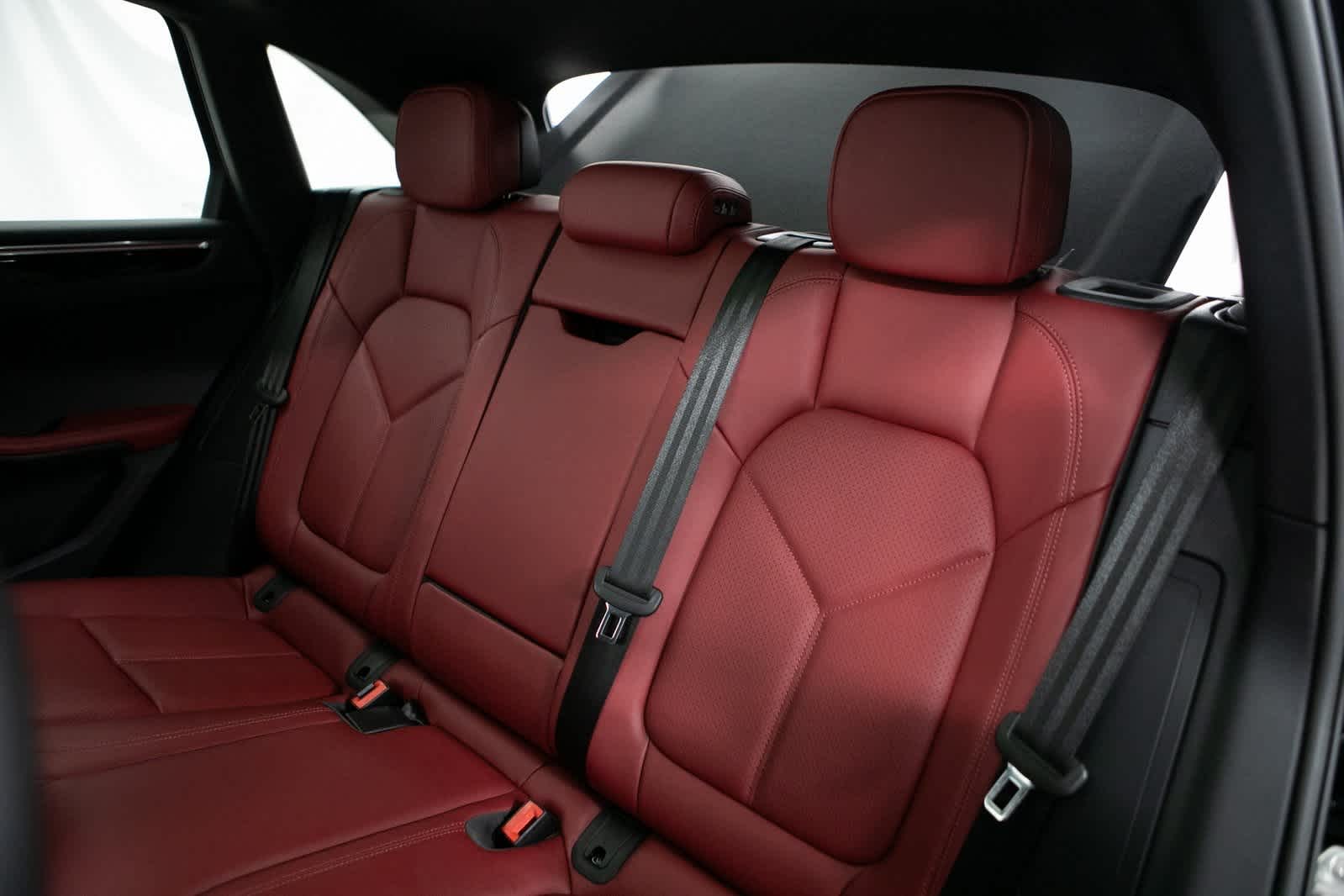 Thumbnail: 2025 Porsche Macan - 31