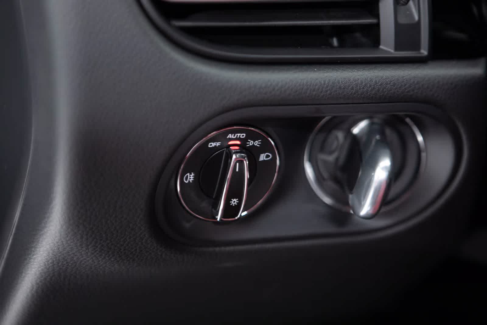 Thumbnail: 2026 Porsche Macan - 24