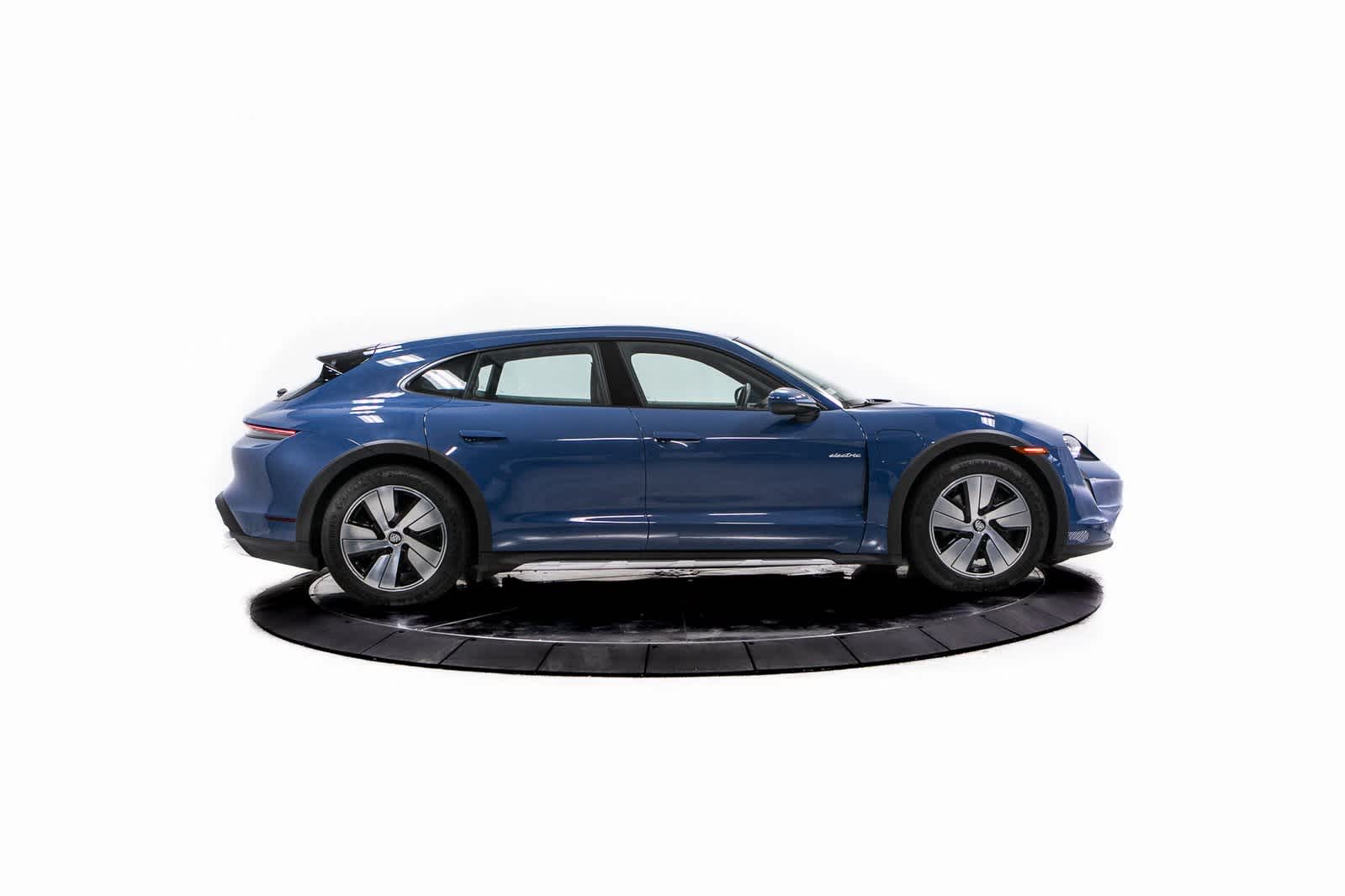 Thumbnail: 2023 Porsche Taycan - 8