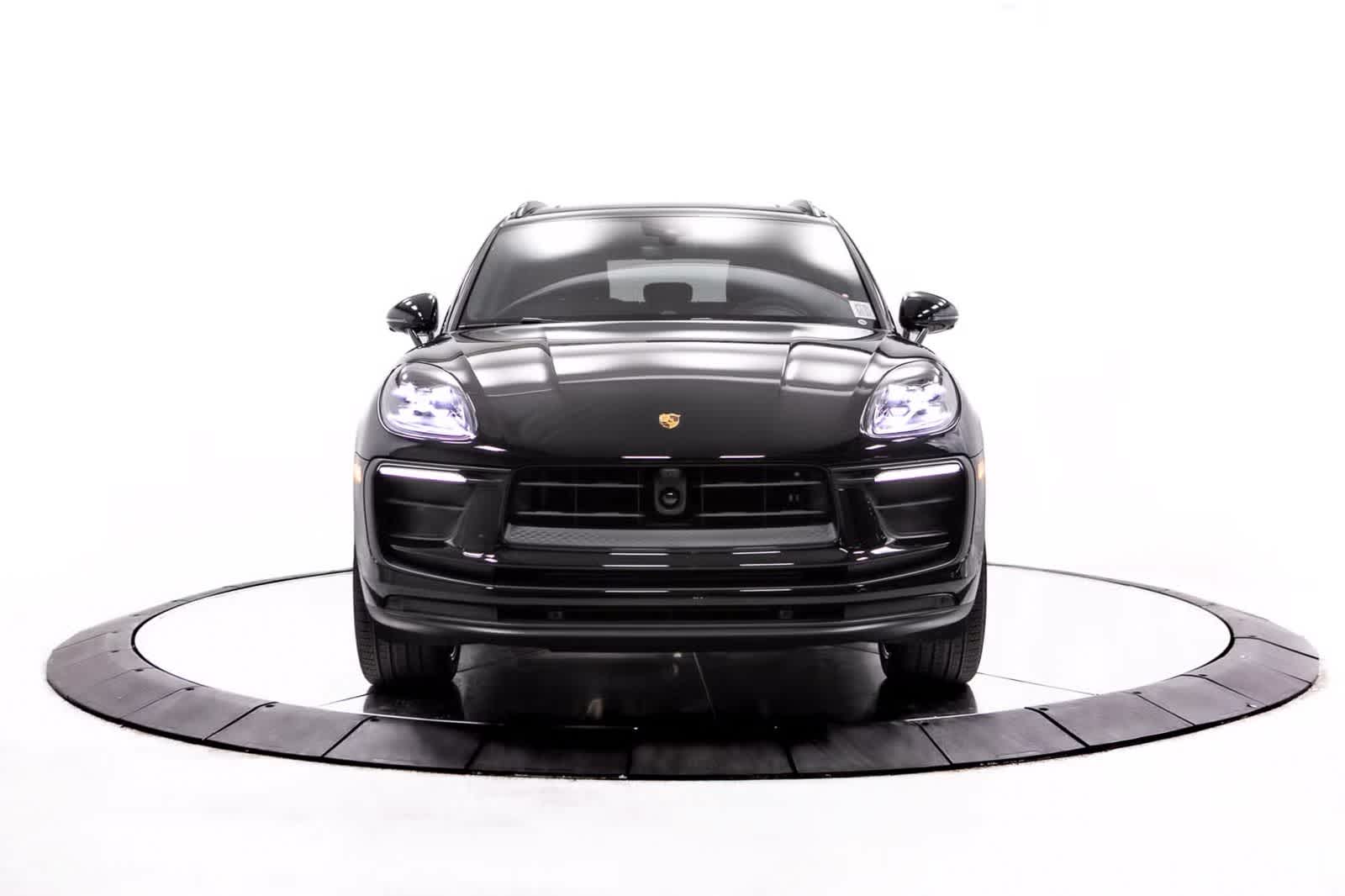 Thumbnail: 2026 Porsche Macan - 10