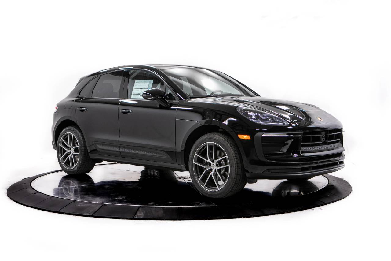Thumbnail: 2026 Porsche Macan - 9
