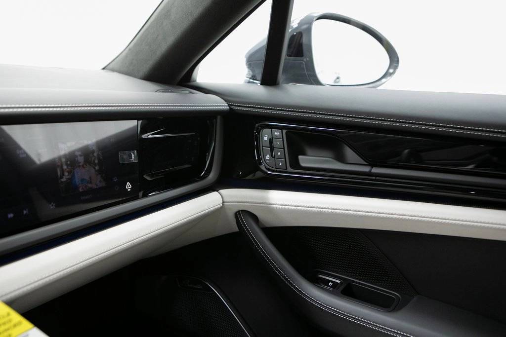Thumbnail: 2025 Porsche Panamera - 28