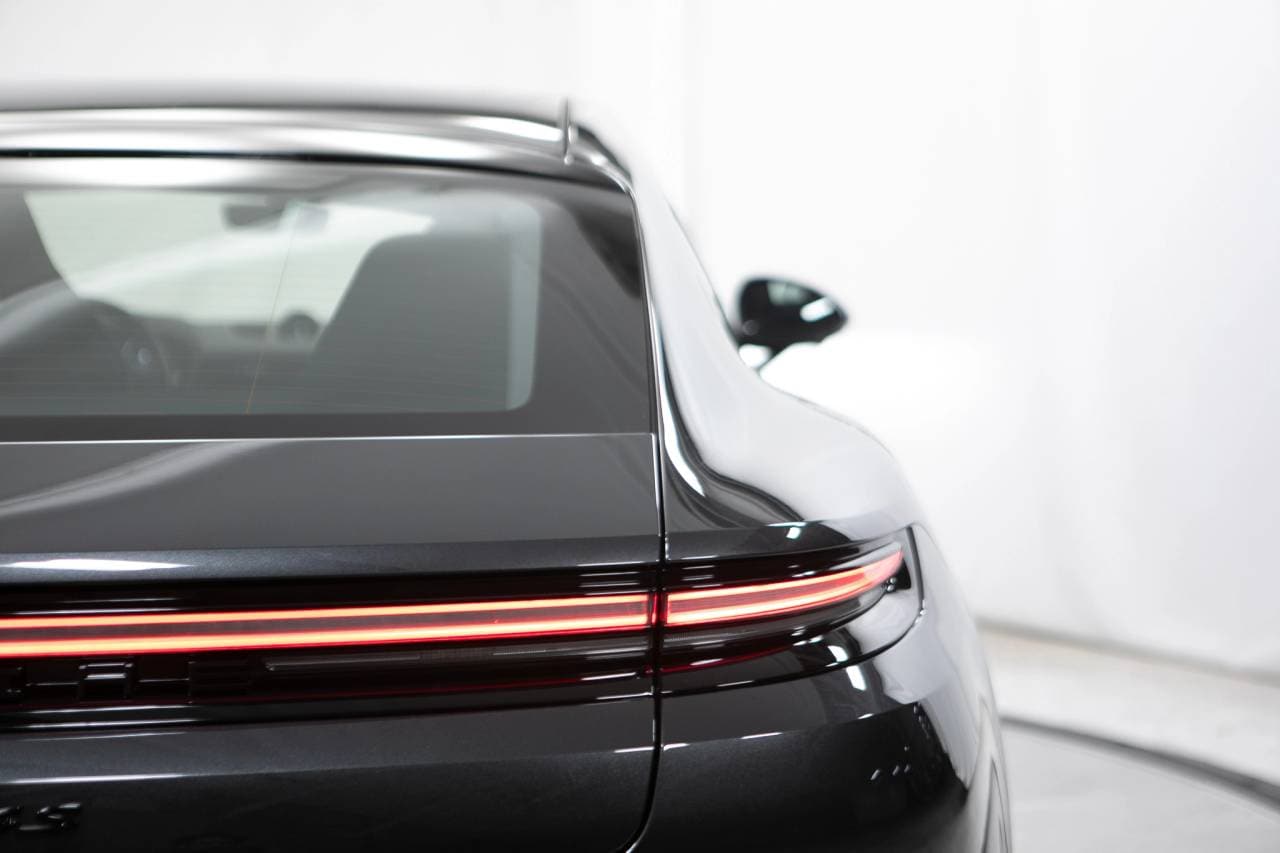 Thumbnail: 2026 Porsche Panamera - 18