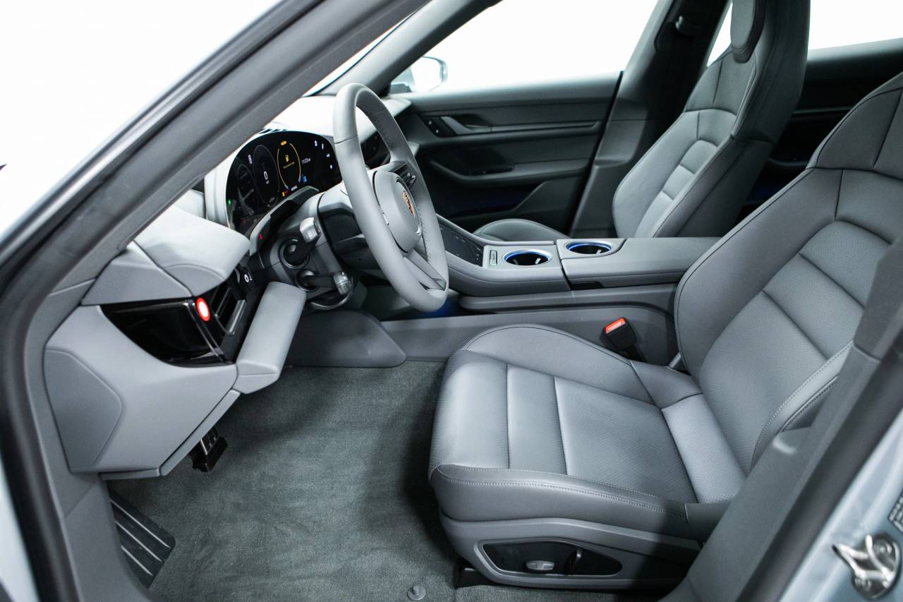 Thumbnail: 2025 Porsche Taycan - 23