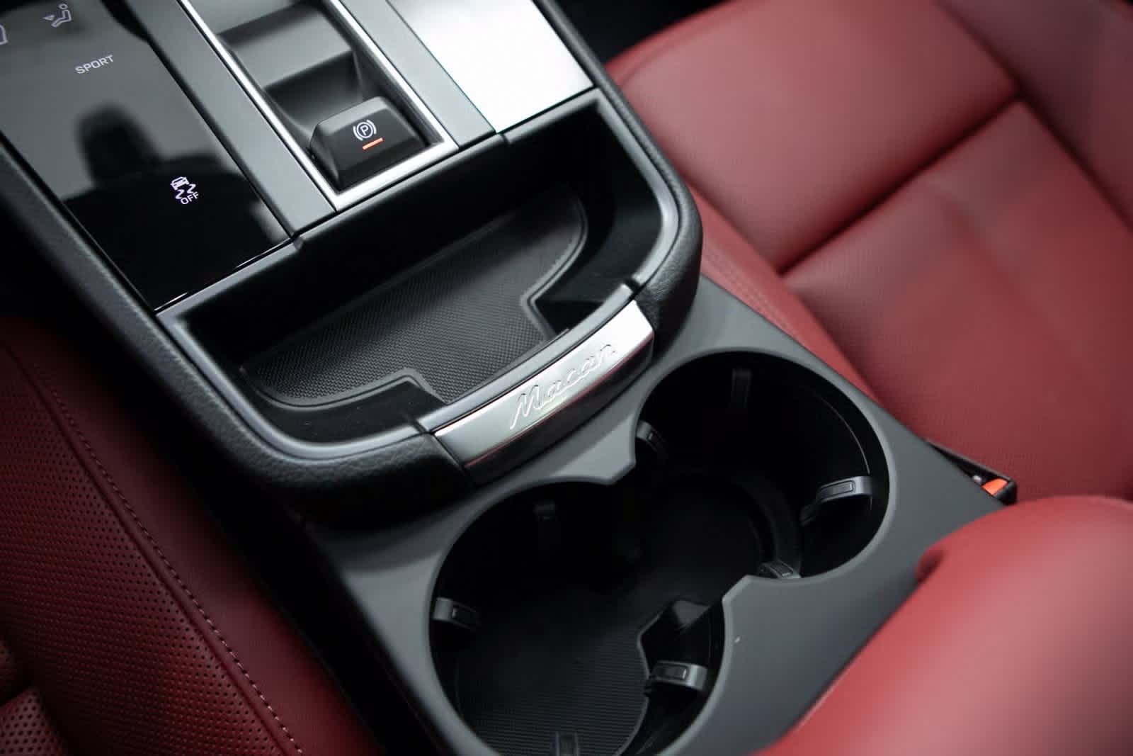 Thumbnail: 2025 Porsche Macan - 24