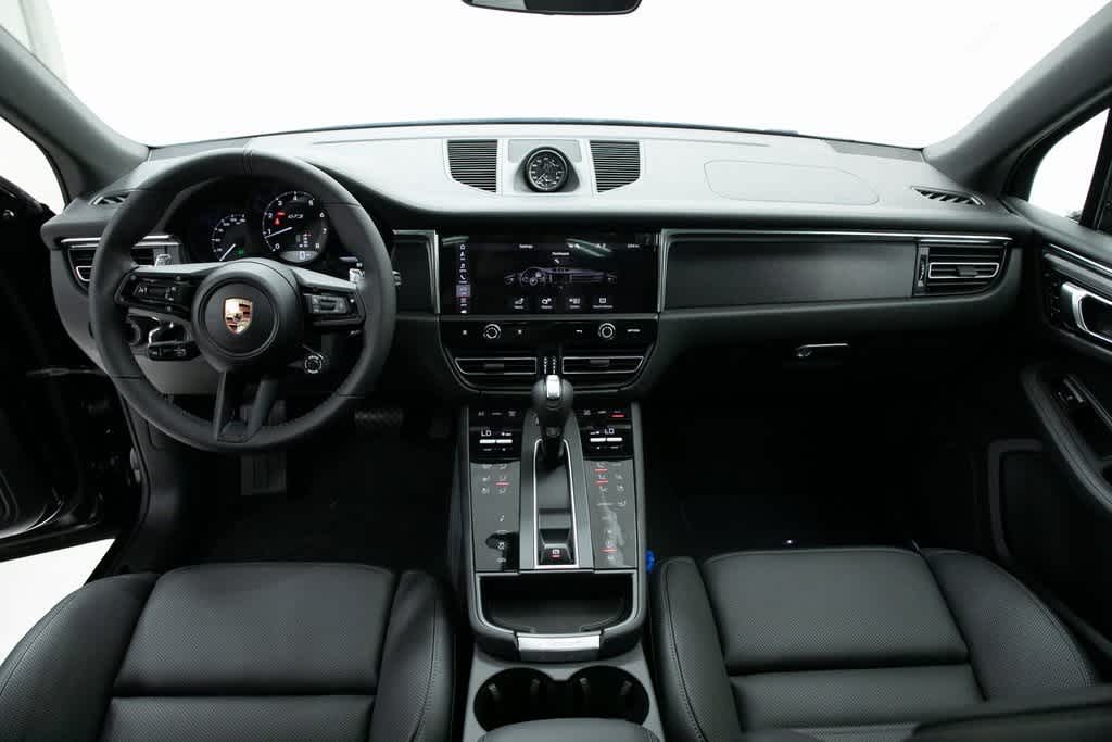 Thumbnail: 2025 Porsche Macan - 8
