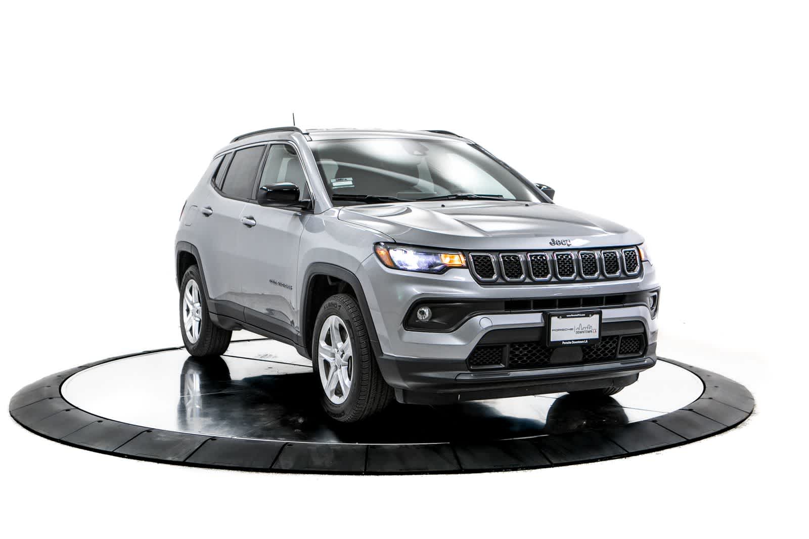 Thumbnail: 2023 Jeep Compass - 9