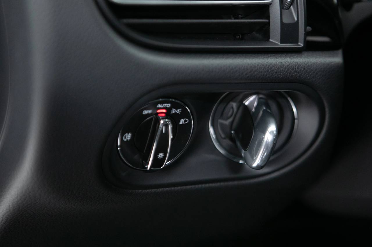 Thumbnail: 2026 Porsche Macan - 29