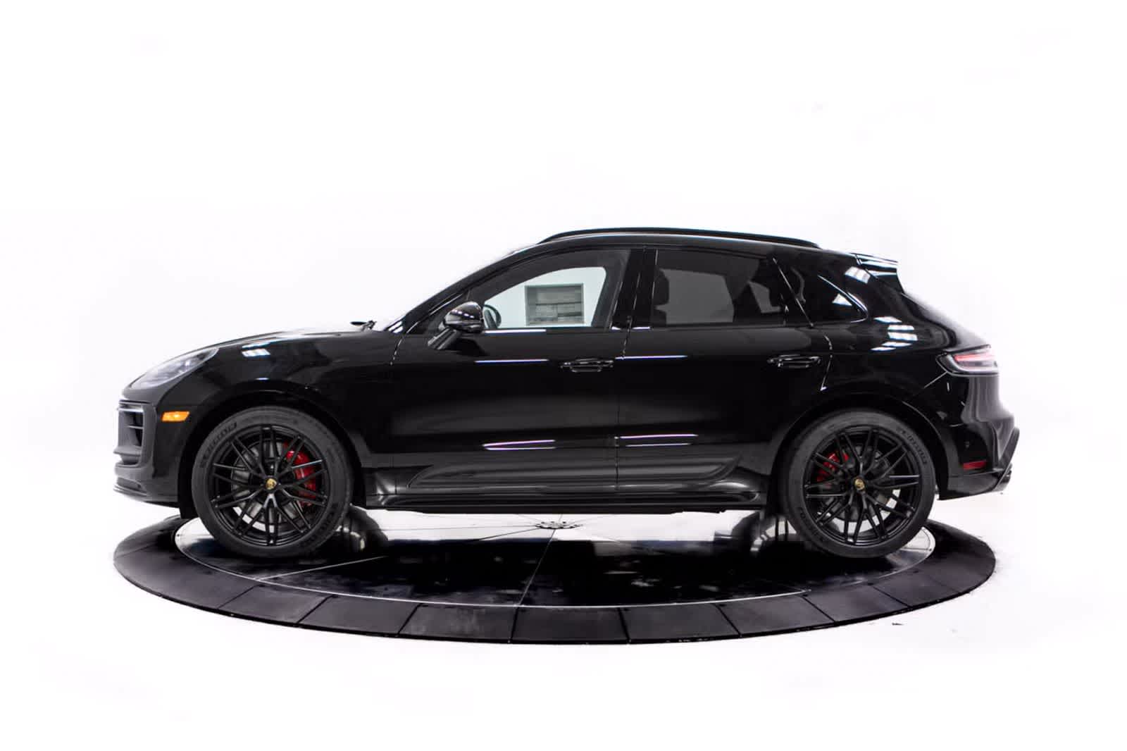 Thumbnail: 2026 Porsche Macan - 2