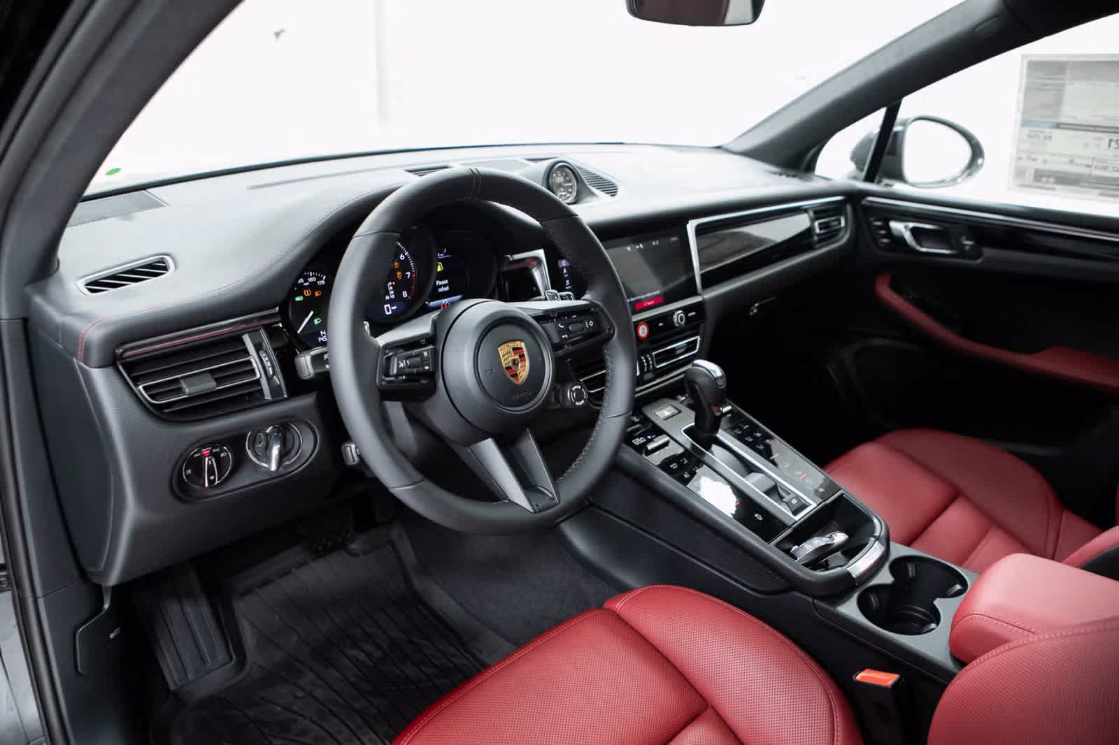 Thumbnail: 2026 Porsche Macan - 4