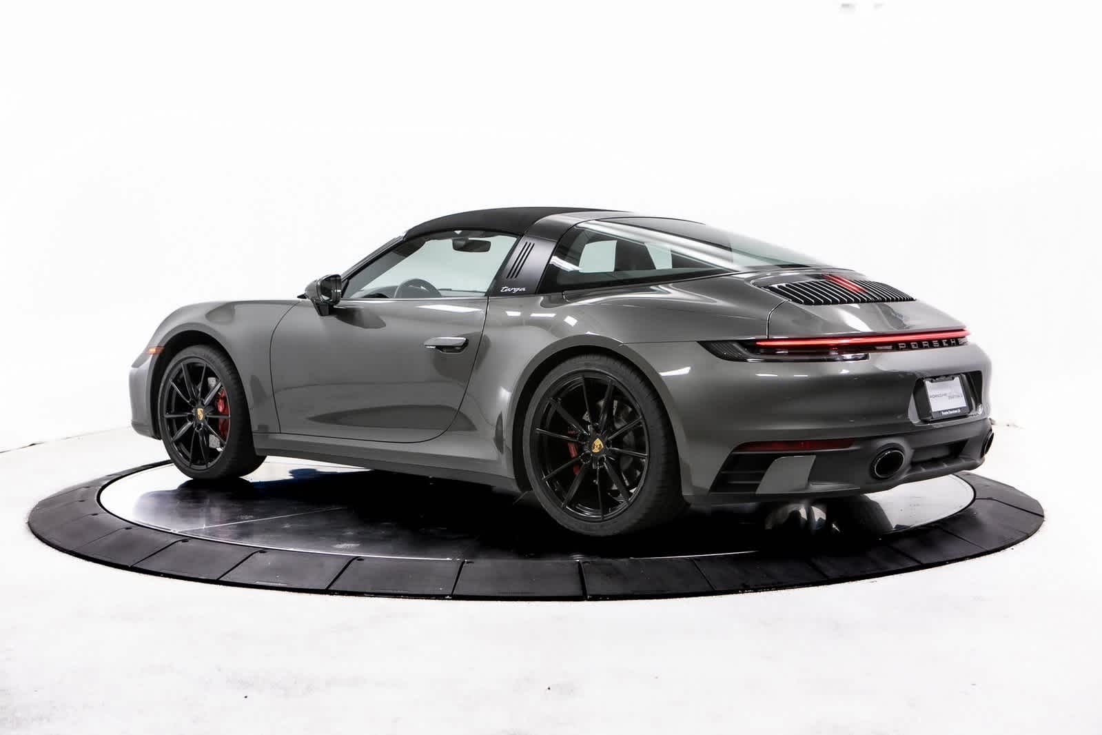 2022 Porsche 911 Targa 4S photo 3