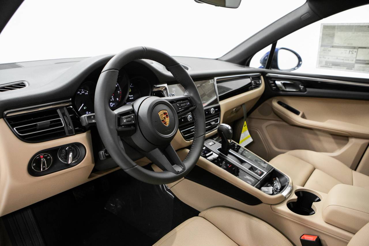 Thumbnail: 2026 Porsche Macan - 4