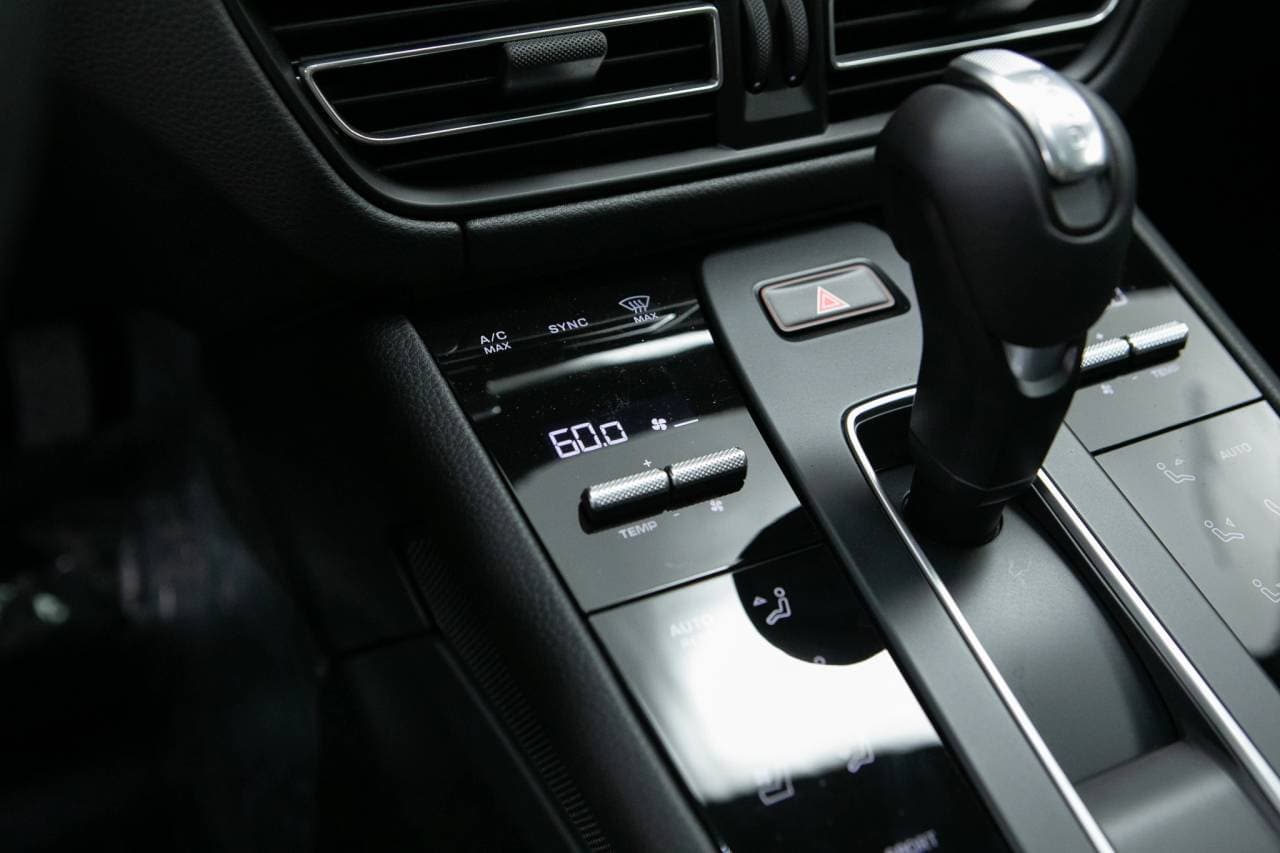 Thumbnail: 2026 Porsche Macan - 27