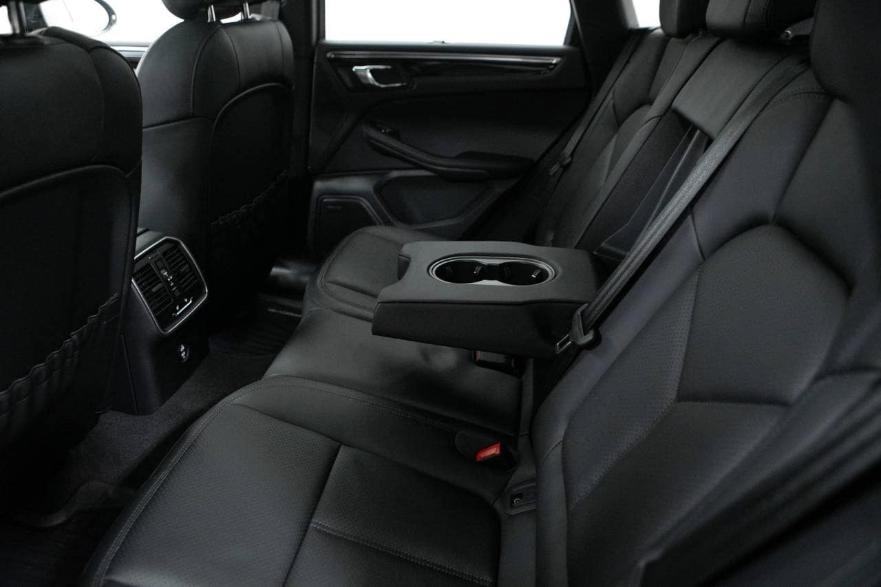 Thumbnail: 2026 Porsche Macan - 37