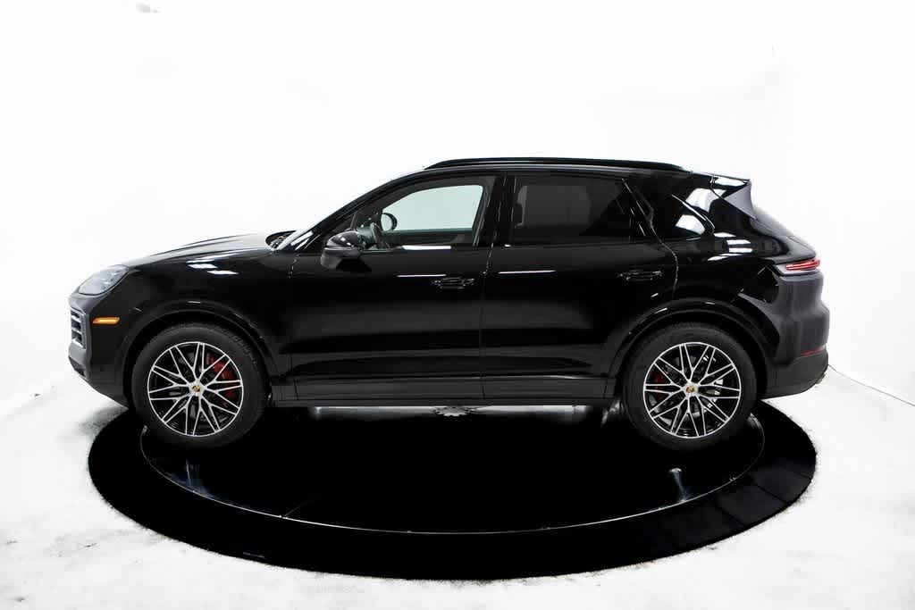 2024 Porsche Cayenne S photo 2