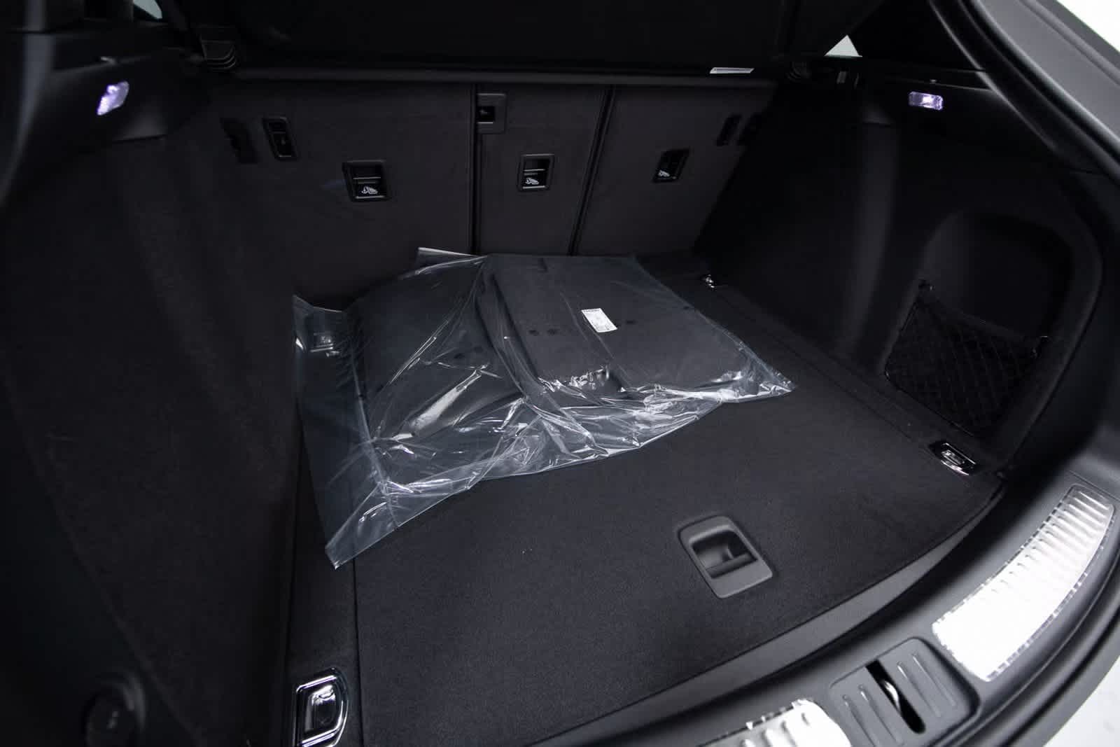 Thumbnail: 2025 Porsche Macan - 31