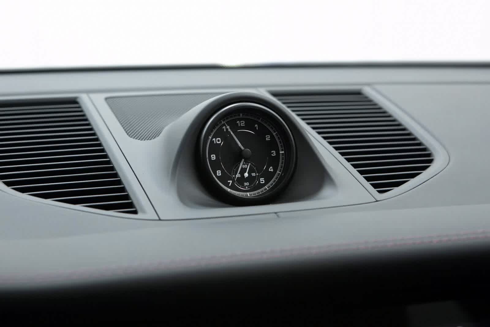 Thumbnail: 2025 Porsche Macan - 25