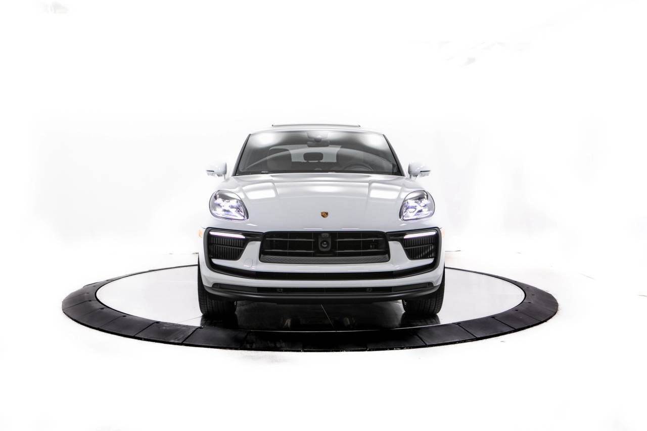 Thumbnail: 2026 Porsche Macan - 10