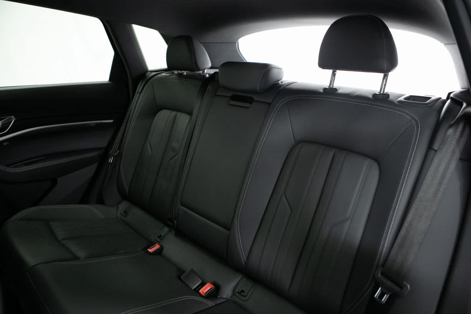 Thumbnail: 2022 Audi e-tron - 29