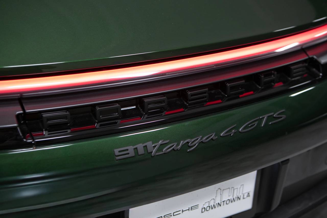 Thumbnail: 2026 Porsche 911 - 16