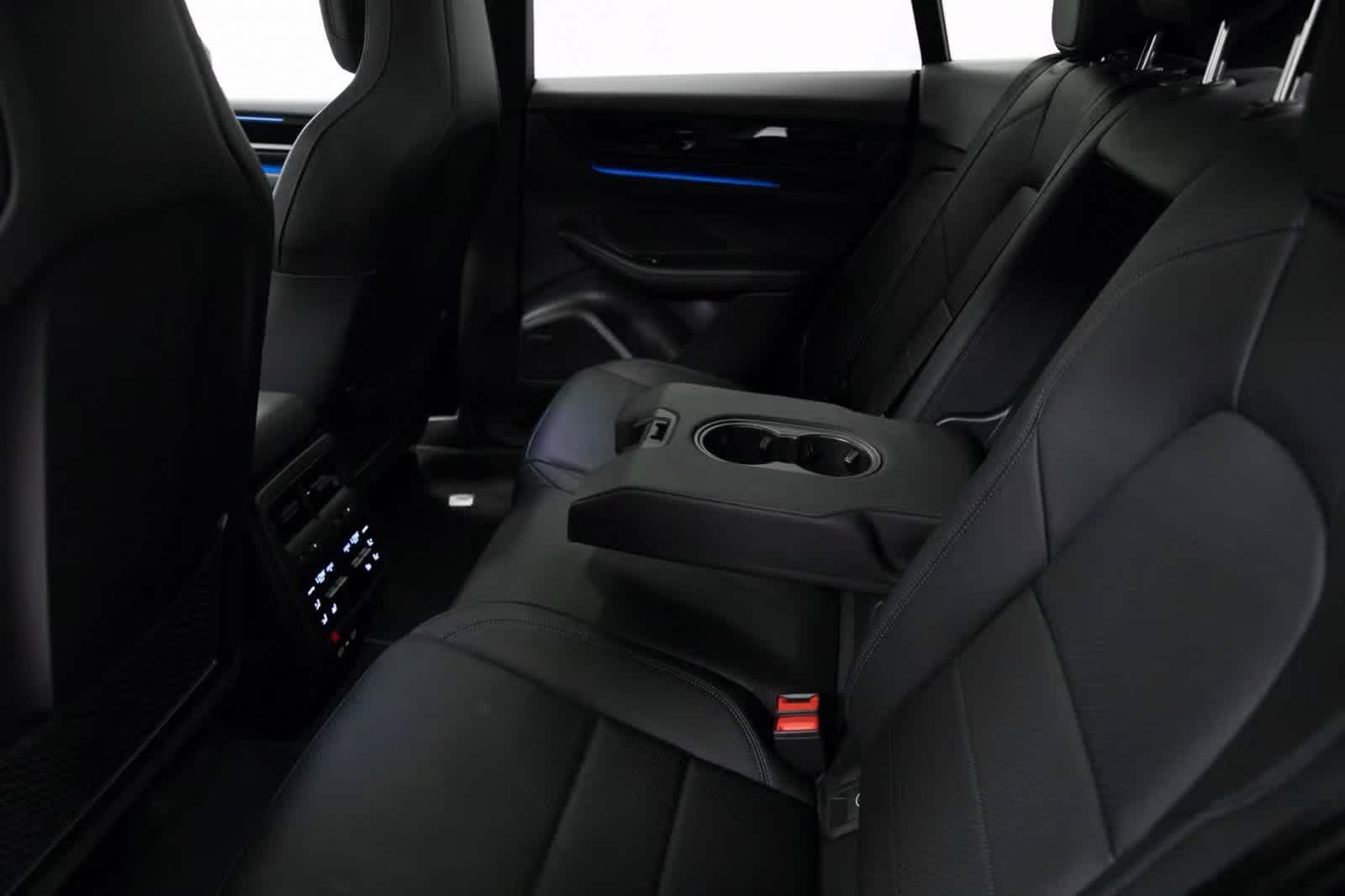 Thumbnail: 2025 Porsche Macan - 29