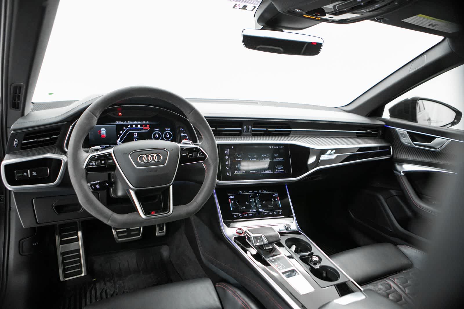 Thumbnail: 2023 Audi RS 6 - 13