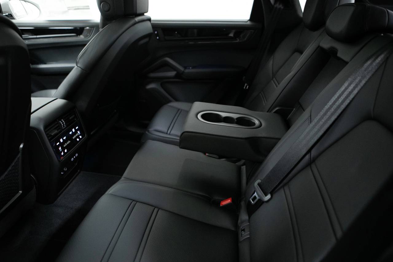 Thumbnail: 2026 Porsche Cayenne - 36