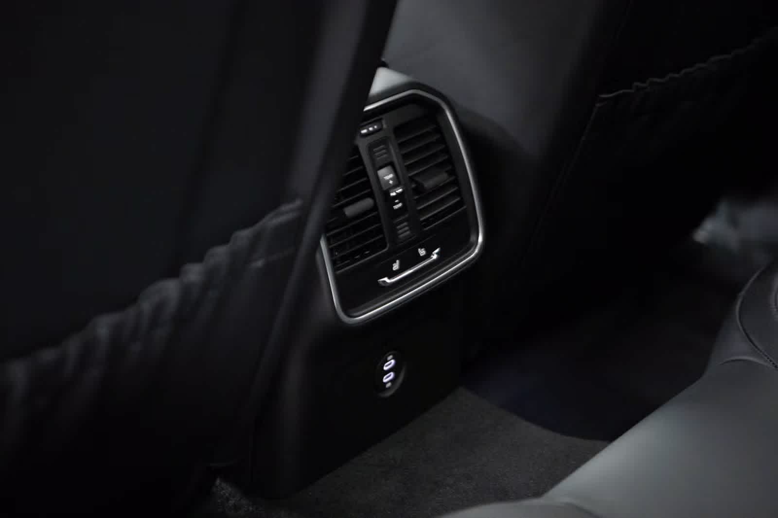 Thumbnail: 2026 Porsche Macan - 35