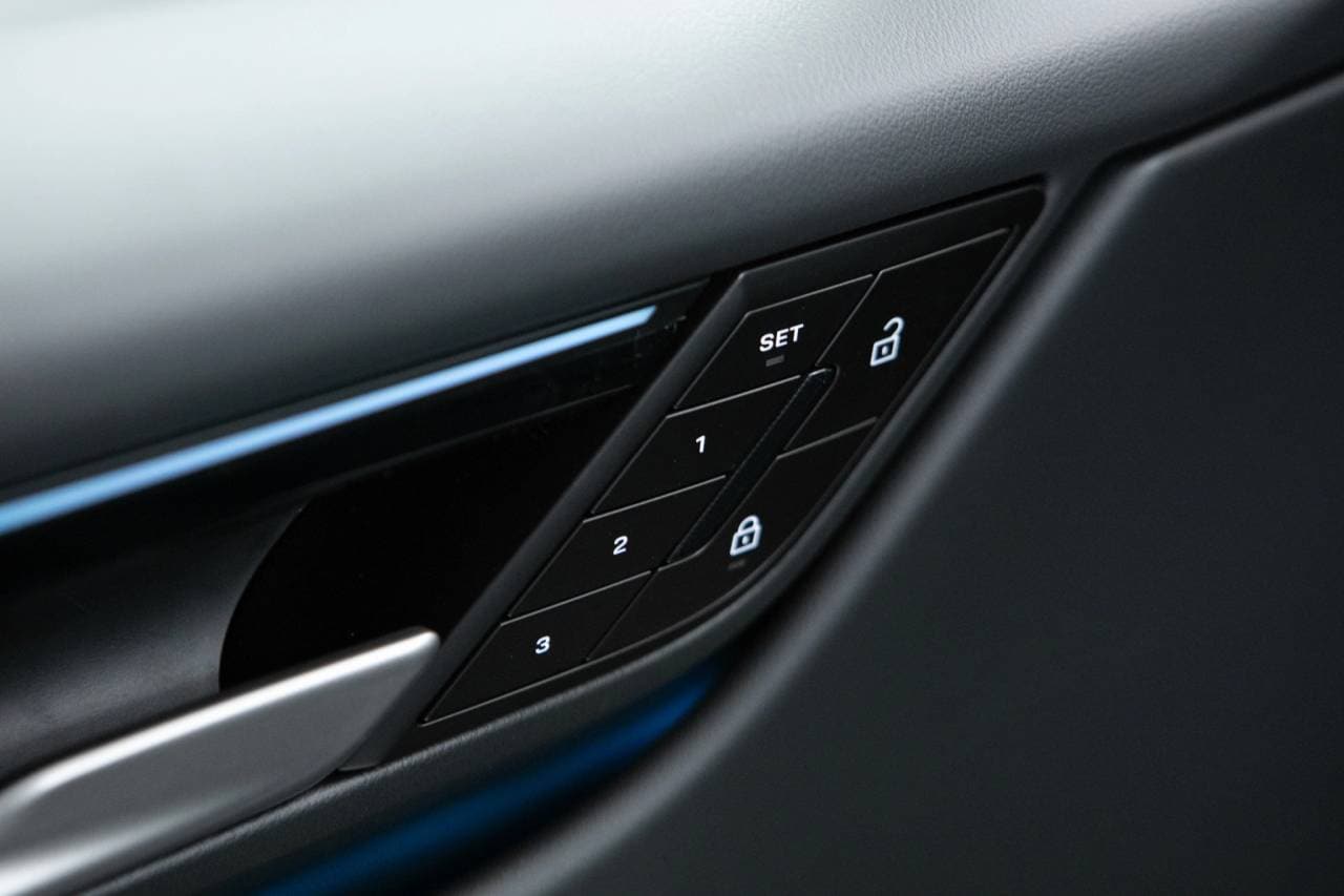 Thumbnail: 2026 Porsche Macan - 26