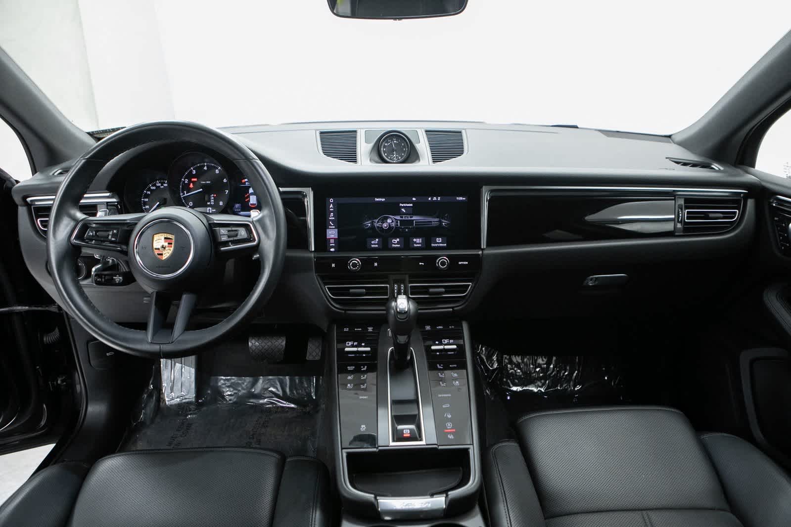 Thumbnail: 2023 Porsche Macan - 13