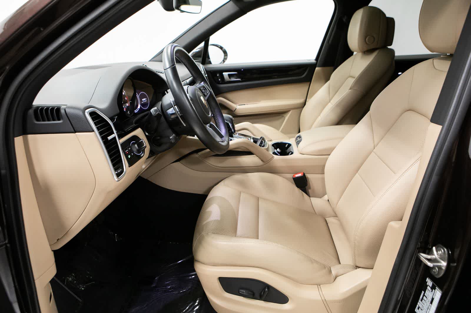 Thumbnail: 2023 Porsche Cayenne - 22