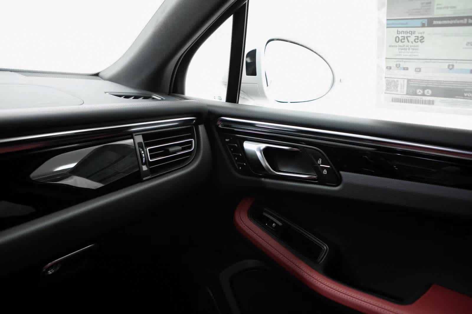 Thumbnail: 2025 Porsche Macan - 23