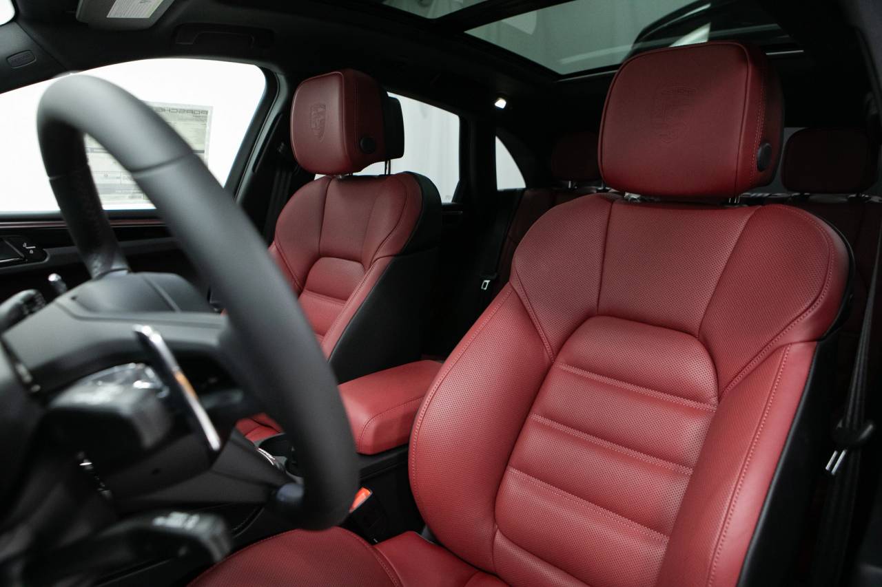 Thumbnail: 2026 Porsche Macan - 5