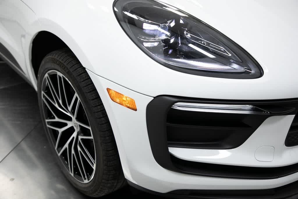 Thumbnail: 2025 Porsche Macan - 12
