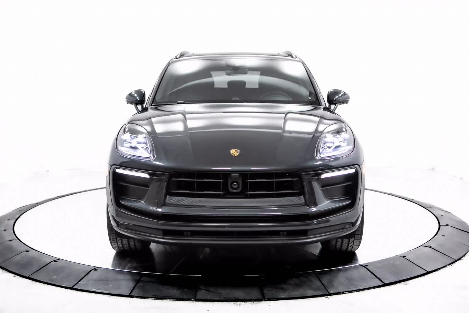 Thumbnail: 2025 Porsche Macan - 10