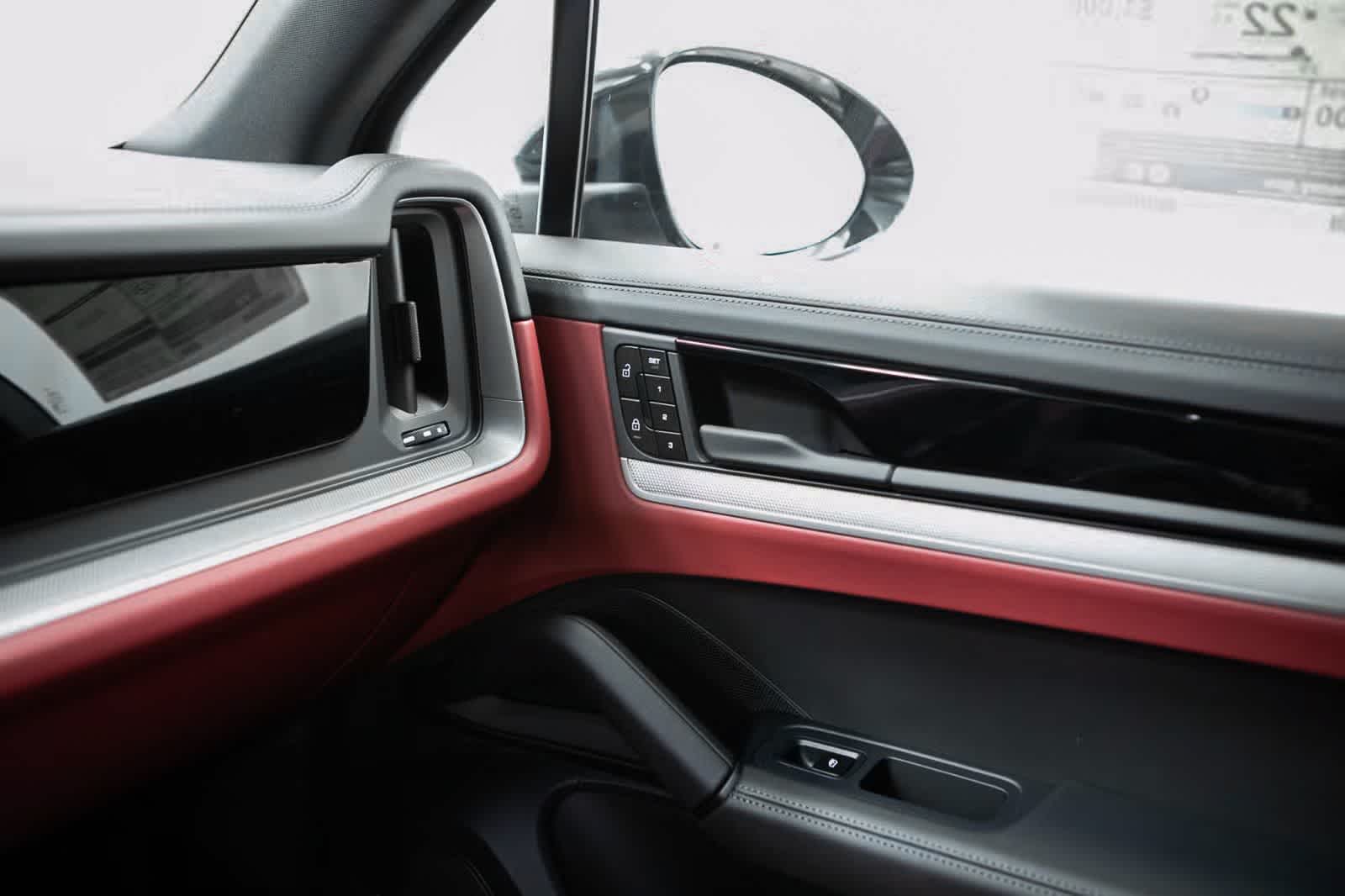 Thumbnail: 2025 Porsche Cayenne - 30
